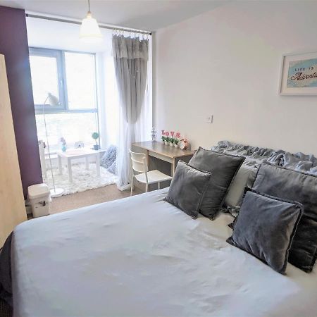 Large 3 Bedrooms In Liverpool City Centre, Free Parking Dış mekan fotoğraf