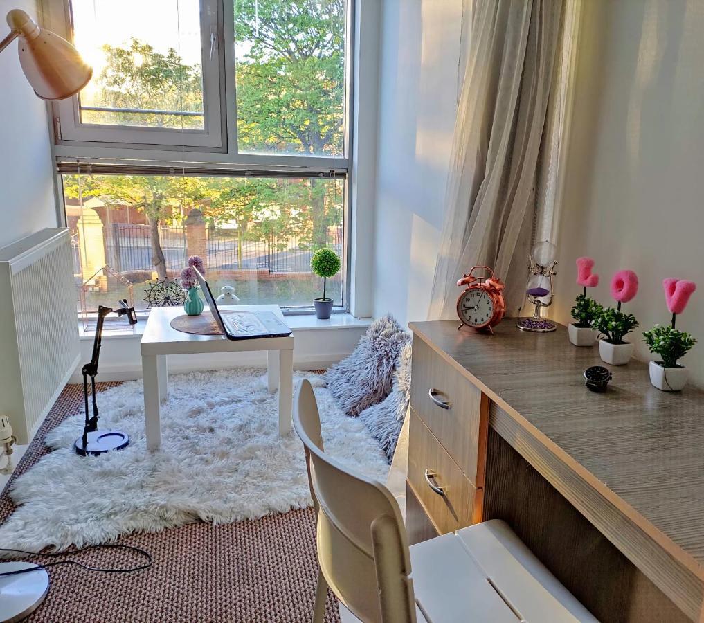Large 3 Bedrooms In Liverpool City Centre, Free Parking Dış mekan fotoğraf