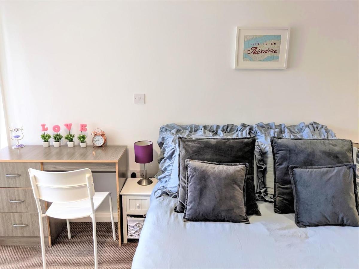 Large 3 Bedrooms In Liverpool City Centre, Free Parking Dış mekan fotoğraf